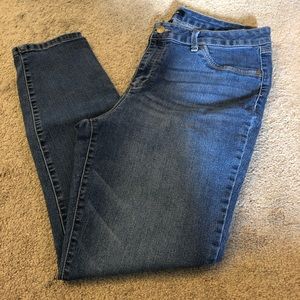 D. Jeans Skinny Jeans